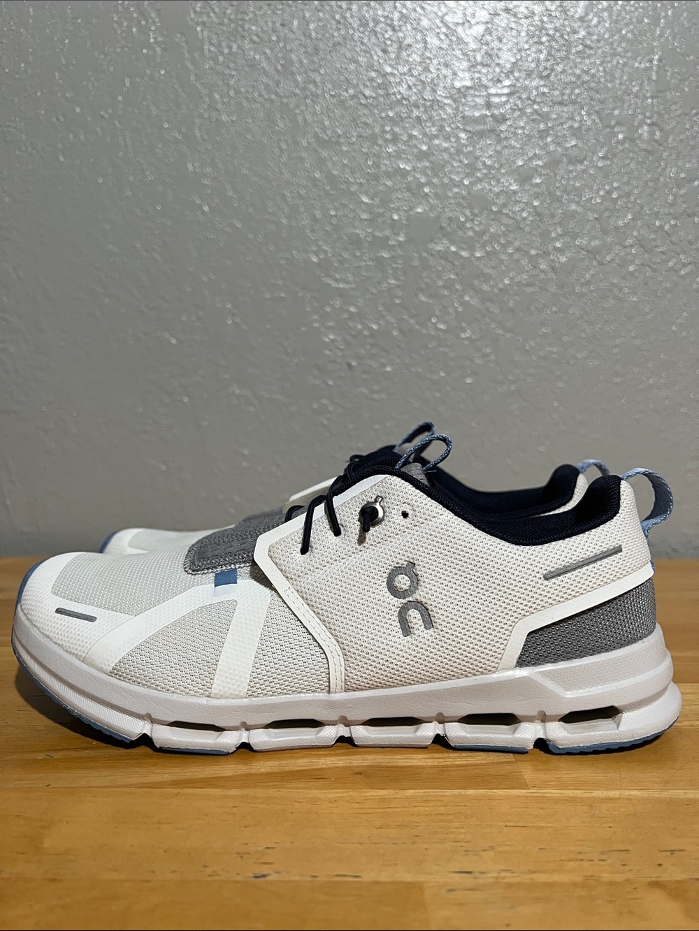 On Cloud 5 Running Shoes Youth US 6 White Gray Blue Fits Women’s 7.5 - Picture 3 of 9